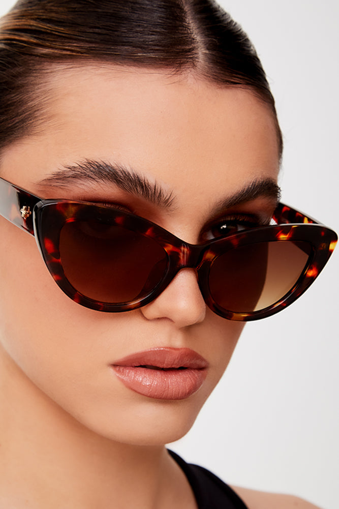 PETA + JAIN Georgina Sunglasses Tort Brown | Fortunate One display picture 1