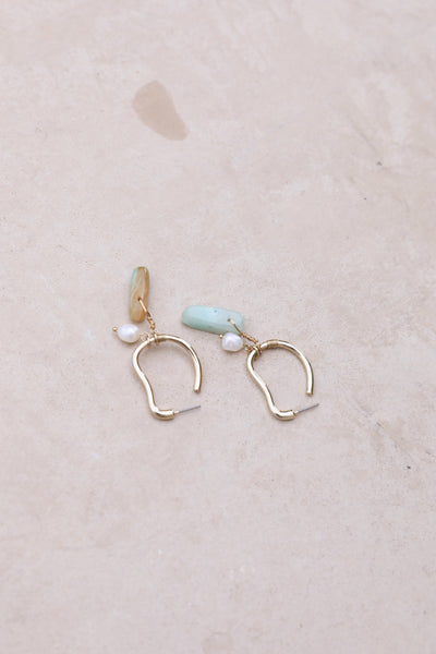 Draw From Within Earrings Gold